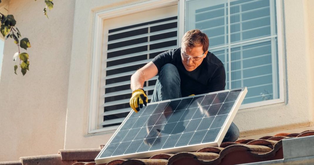 Installer ses panneaux photovoltaïques en surimposition